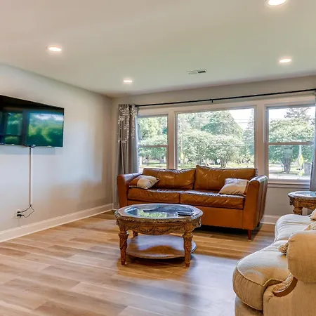 Charming Charlotte Home 2 Mi To Downtown!